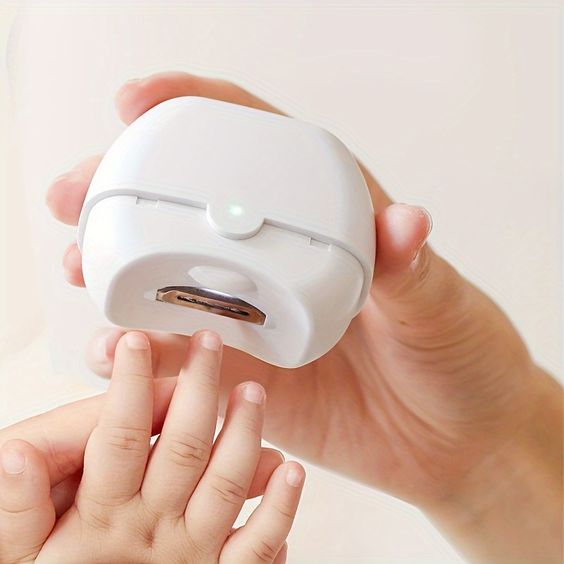 Electric nail clipper