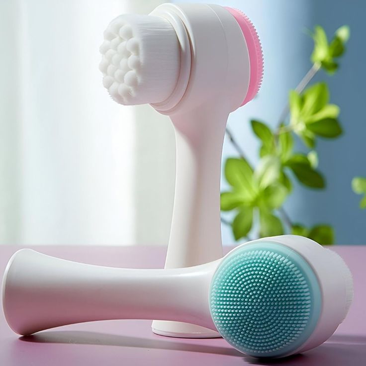 Facial cleansing brush