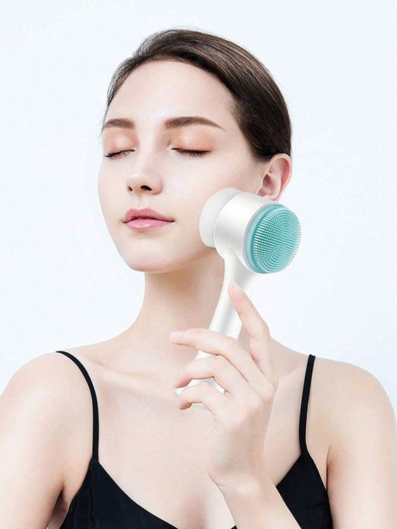 Facial cleansing brush