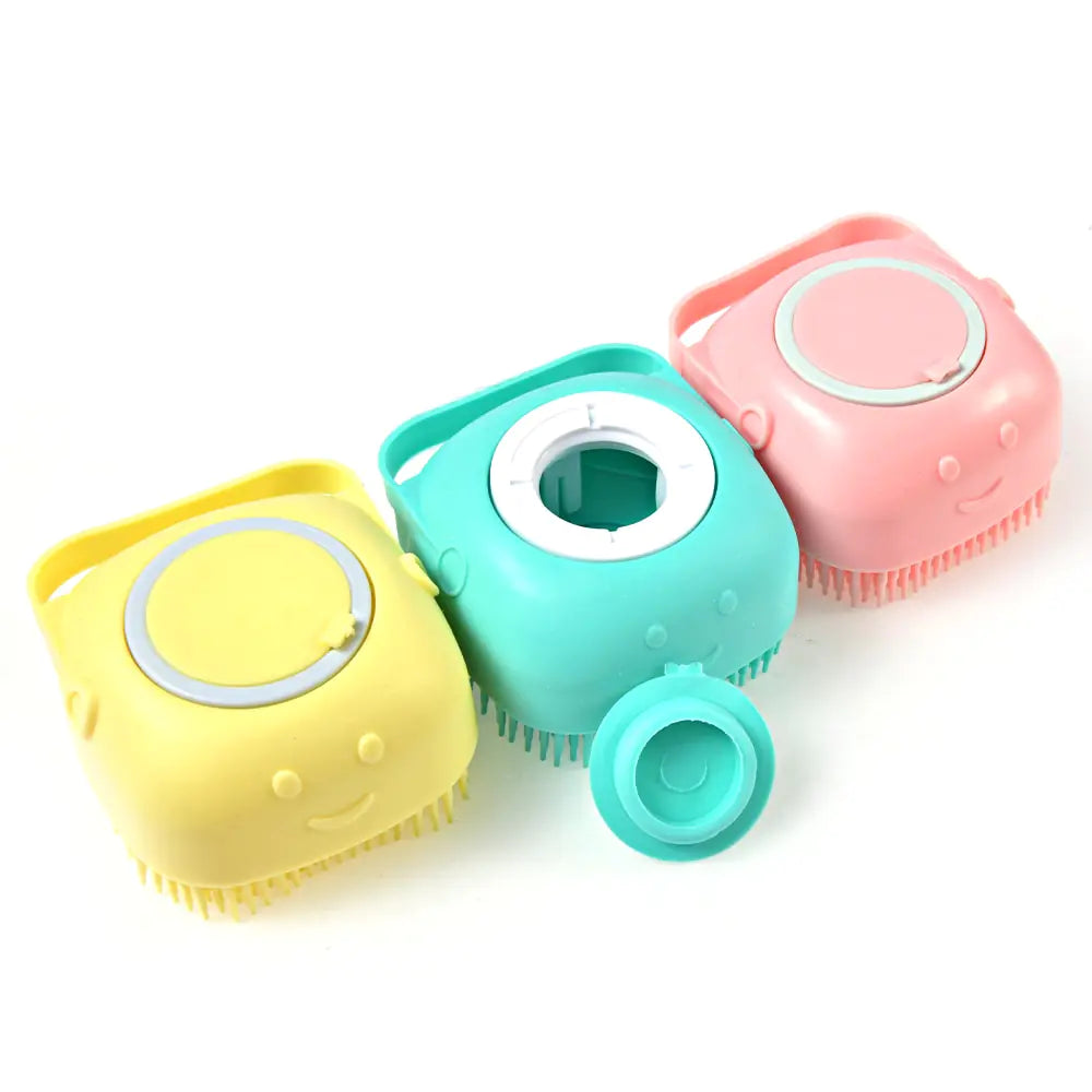 Silicone comb with shampoo